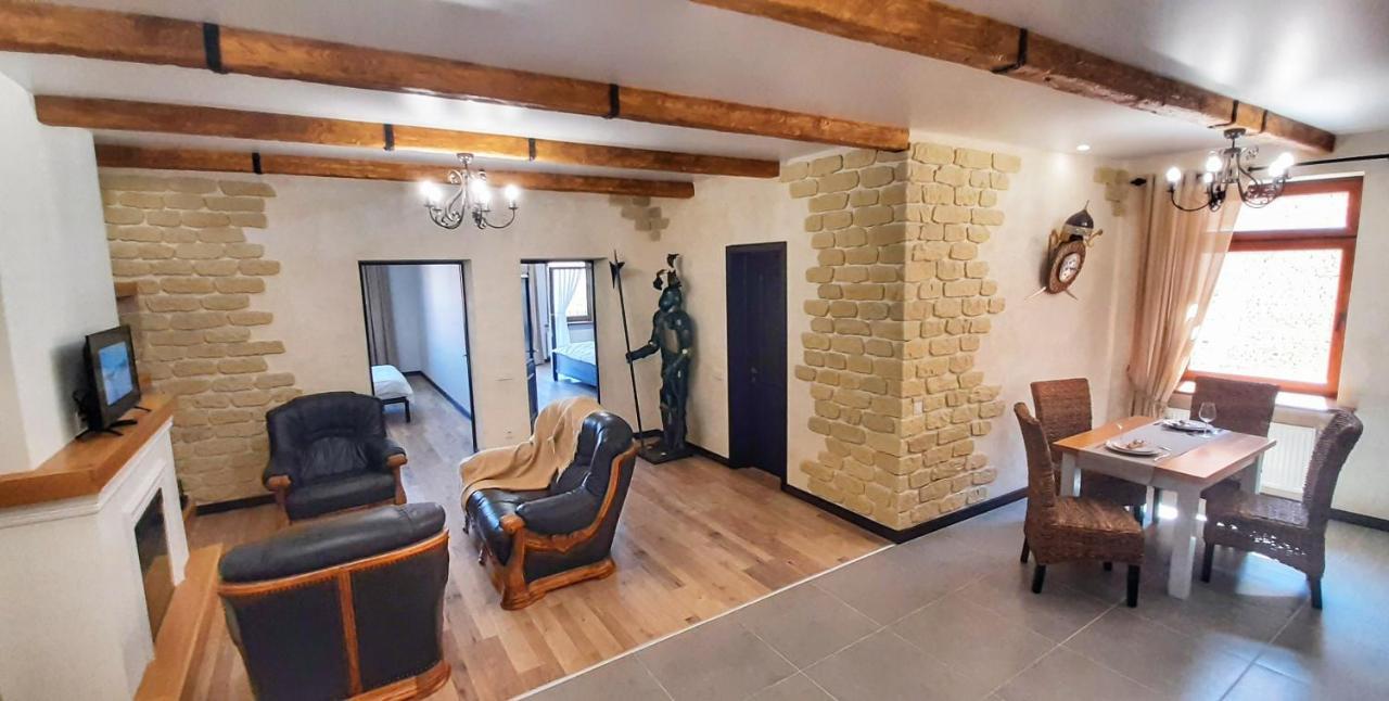 Гетьманські Палати , Старе Місто, 2 Спальні, Балкон-Тераса , 85 М Кв Kamianets-Podilskyi Ngoại thất bức ảnh