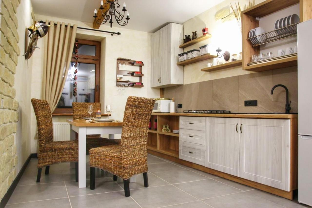 Гетьманські Палати , Старе Місто, 2 Спальні, Балкон-Тераса , 85 М Кв Kamianets-Podilskyi Ngoại thất bức ảnh